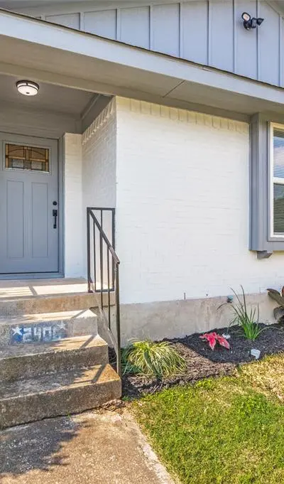 2406 Magna Vista Drive, Dallas TX 75216 - Photo 3