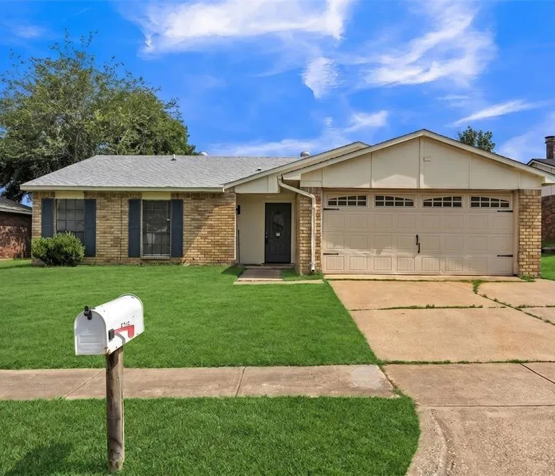 6705 Greenfield Drive, Arlington TX 76016