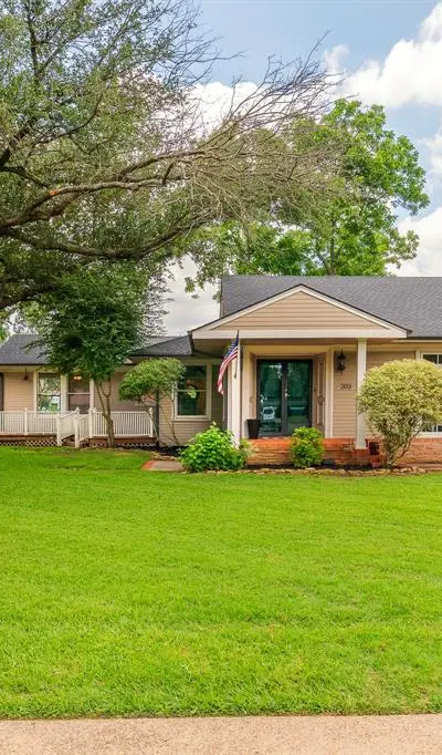 203 E Umphress Street, Van Alstyne TX 75495
