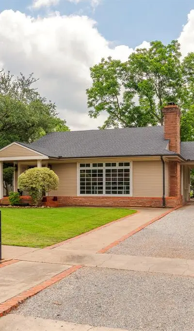 203 E Umphress Street, Van Alstyne TX 75495 - Photo 2