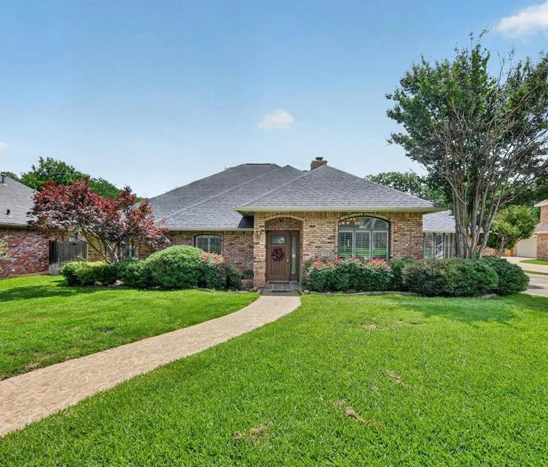 2317 Meandering Way, Arlington TX 76011