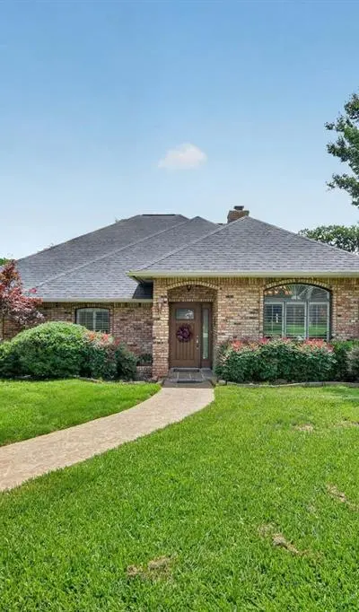 2317 Meandering Way, Arlington TX 76011