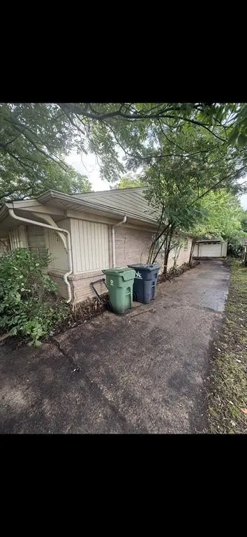 710 Valley View, Arlington TX 76010 - Photo 2