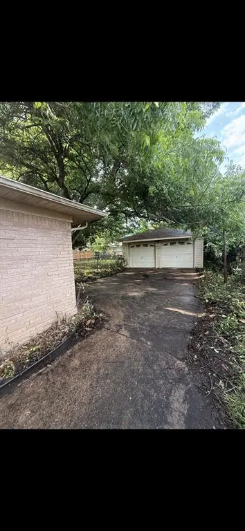 710 Valley View, Arlington TX 76010 - Photo 3