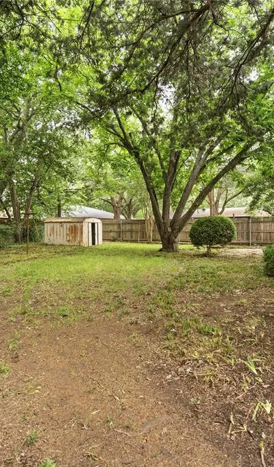 220 Robert Street, Burleson TX 76028 - Photo 4