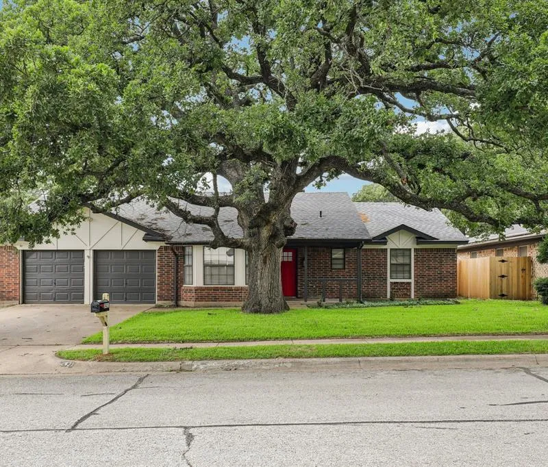 2421 Meadow View, Bedford TX 76021