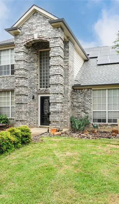 829 Woodridge Drive, Fort Worth TX 76120 - Photo 3