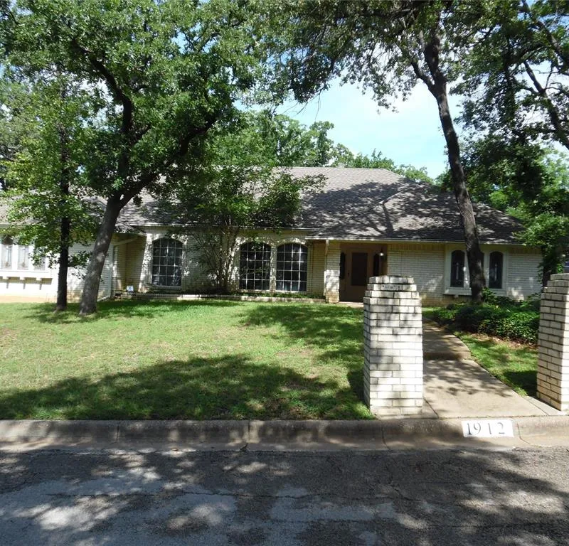 1912 Druid Lane, Fort Worth TX 76112