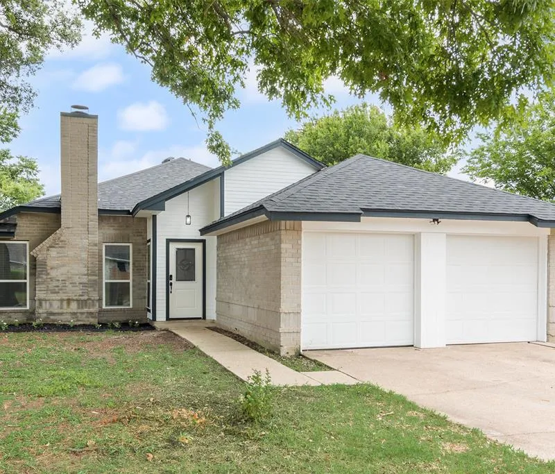 204 Hollywood Drive, Glenn Heights TX 75154