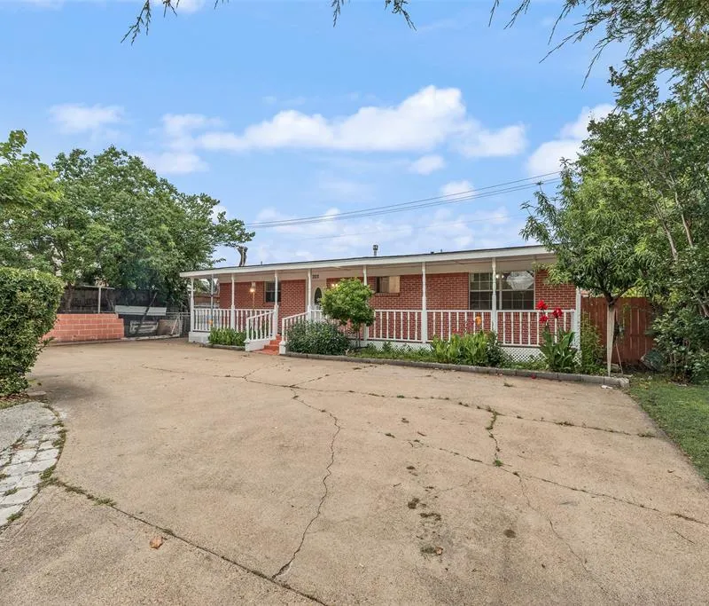 2211 Cardinal Lane, Garland TX 75042