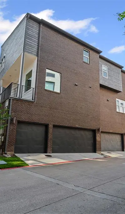 381 E Greenbriar Lane # 501, Dallas TX 75203 - Photo 2