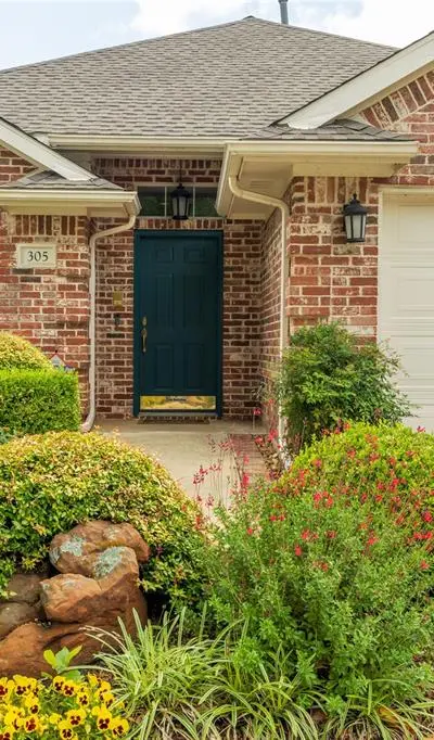 305 Chantilly Court, Hurst TX 76054 - Photo 5