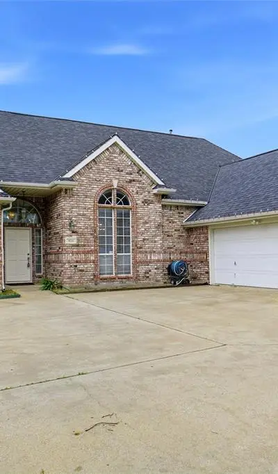 1620 Oak Creek Drive, Hurst TX 76054