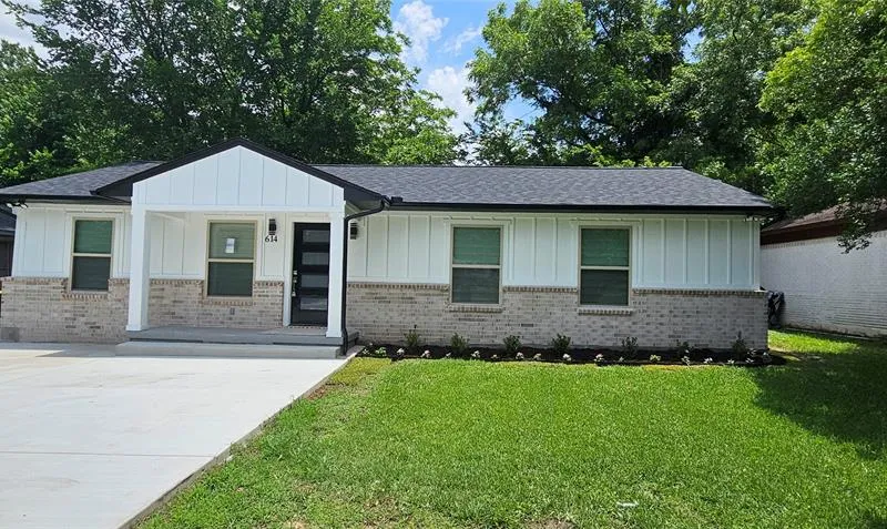614 E Farmers Road, Seagoville TX 75159