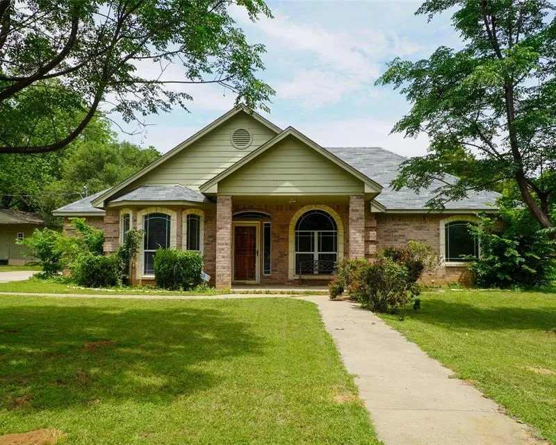 404 E Oakdale Street, Keene TX 76059