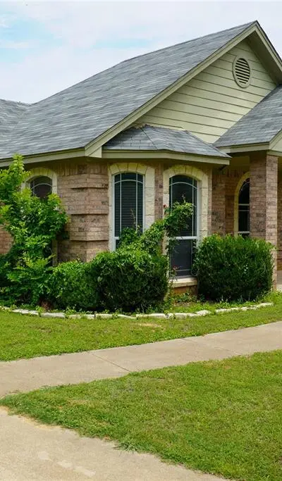 404 E Oakdale Street, Keene TX 76059 - Photo 3