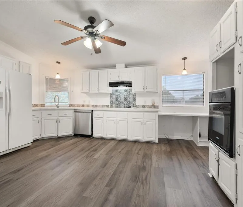 1308 Vinewood Drive, Mansfield TX 76063