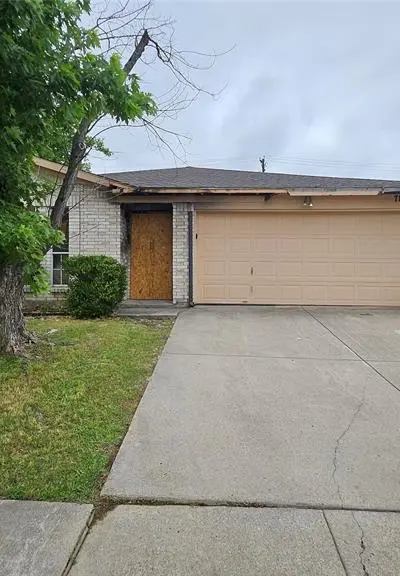 714 Charles City Drive, Arlington TX 76018 - Photo 2