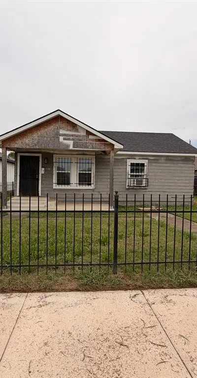 1720 E Arlington Avenue, Fort Worth TX 76104