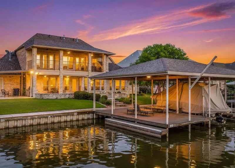 2707 Harborside Drive, Granbury TX 76048