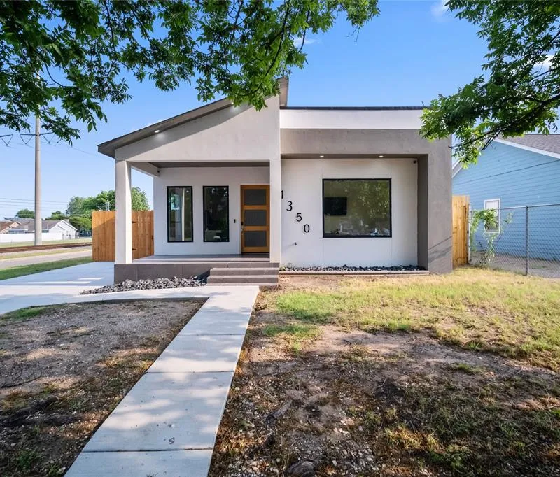 1350 Strickland Street, Dallas TX 75216