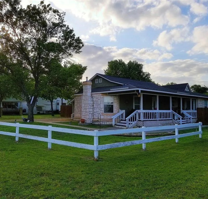 6113 Broadway Avenue, Haltom City TX 76117
