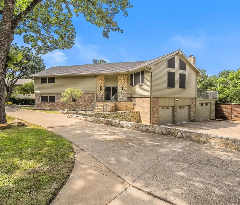 1724 Prestonwood Drive, Arlington TX 76012