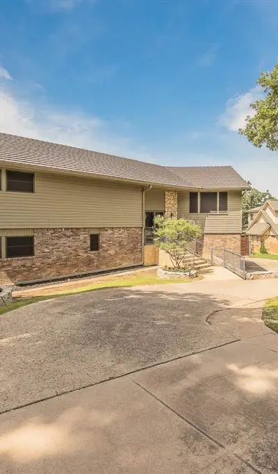 1724 Prestonwood Drive, Arlington TX 76012 - Photo 2