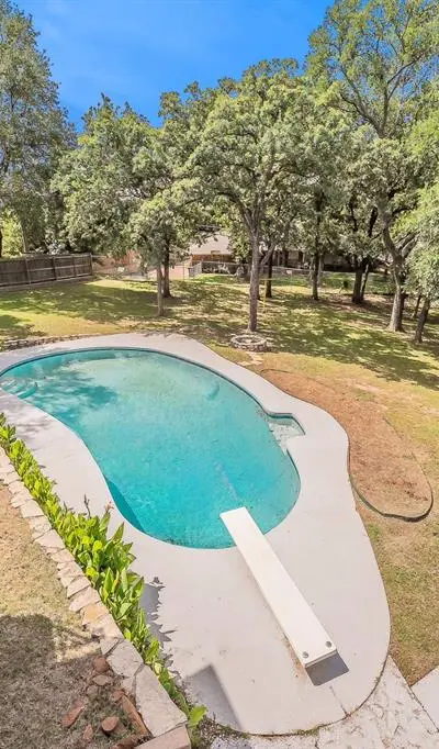 1724 Prestonwood Drive, Arlington TX 76012 - Photo 3