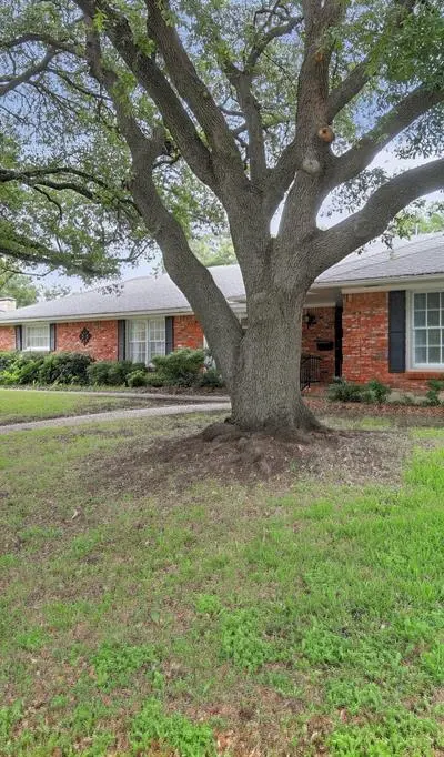 4213 Hildring Drive W, Fort Worth TX 76109 - Photo 2