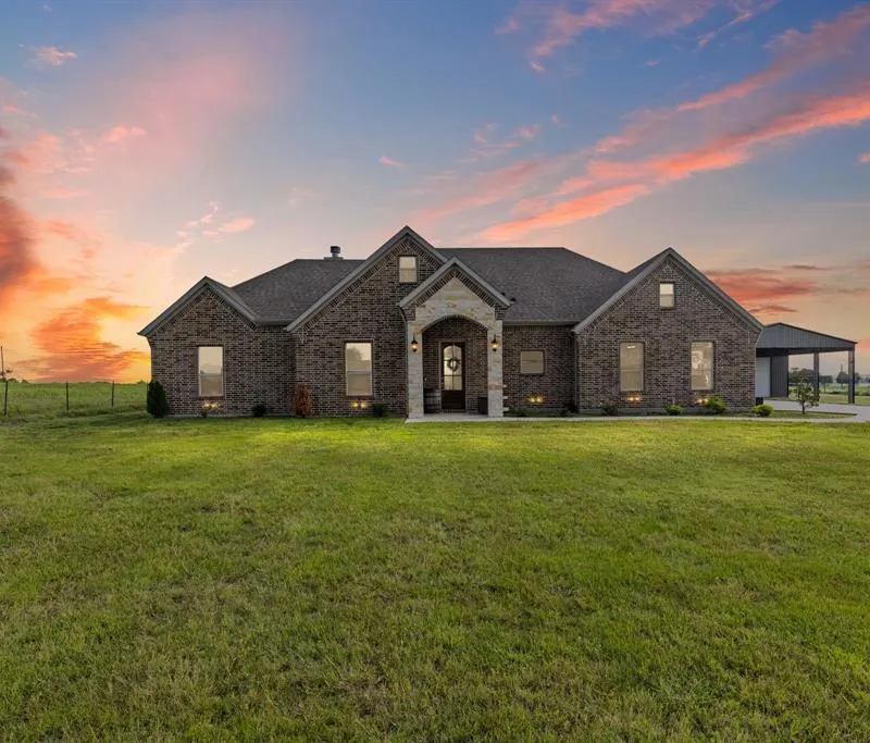 1094 County Road 4850, Leonard TX 75452