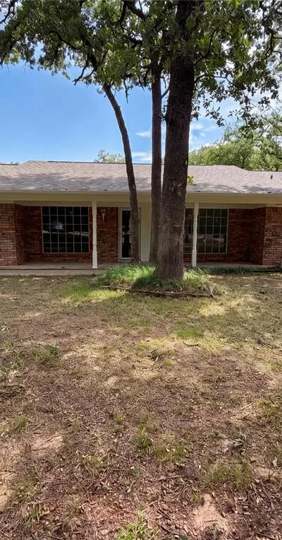 1014 Yvonne Drive, Joshua TX 76058