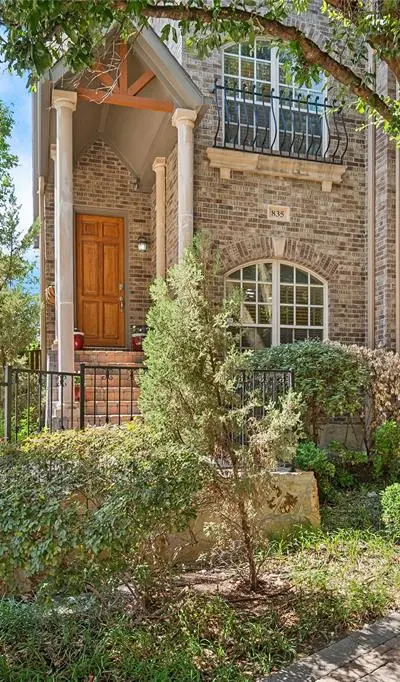 835 Rockingham Drive, Irving TX 75063 - Photo 2
