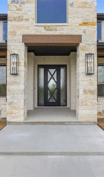 2006 Lindale Lane, Granbury TX 76049 - Photo 3