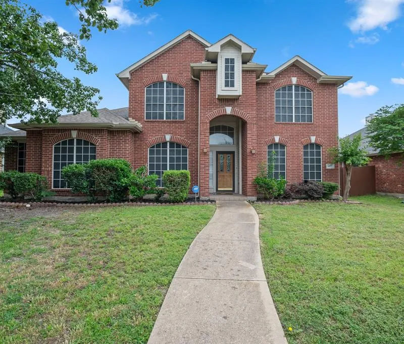8114 Salzburg Drive, Rowlett TX 75089