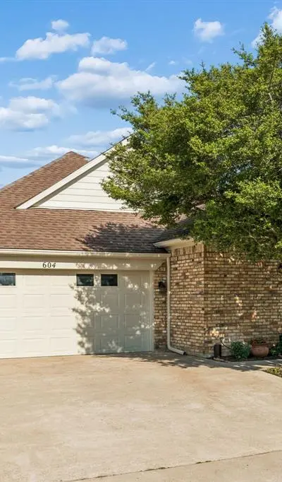 604 Shalamar Place, Irving TX 75061 - Photo 2