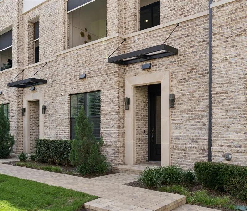 625 Dalton Lane, Irving TX 75039