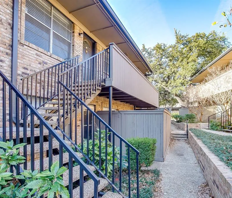 7929 Royal Lane # 206, Dallas TX 75230