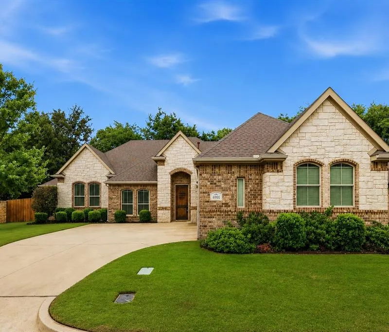 6901 Golf Green Drive, Arlington TX 76001