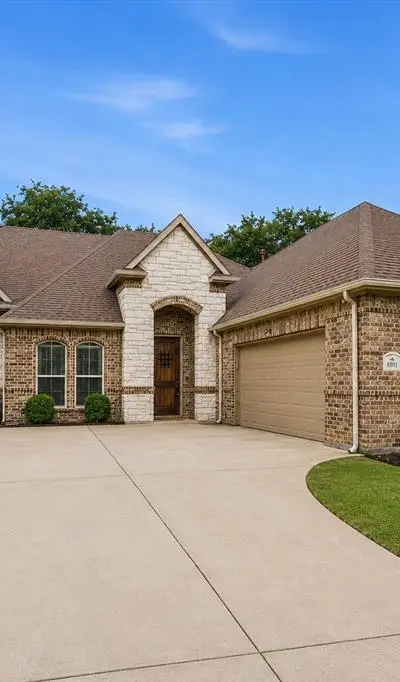 6901 Golf Green Drive, Arlington TX 76001 - Photo 3