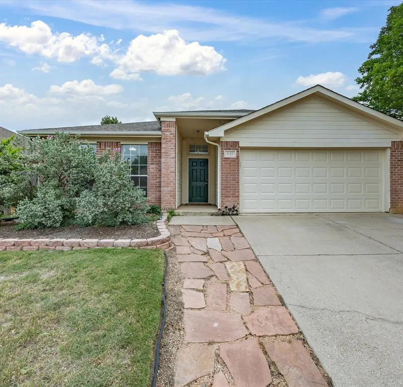 1123 Greenview Lane, Kennedale TX 76060