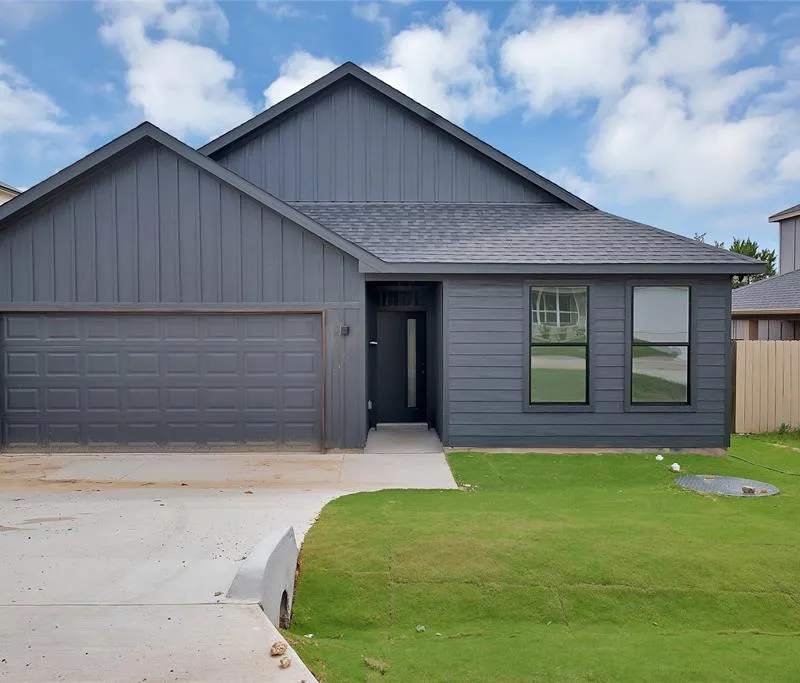 5700 Barkridge Drive, Granbury TX 76048
