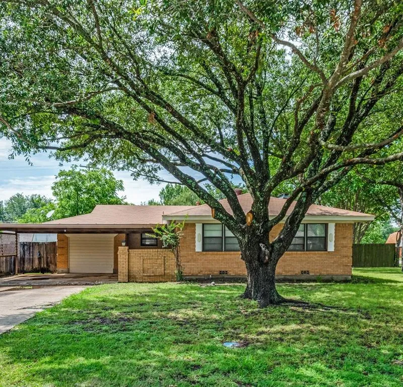 221 Leighton Drive, Terrell TX 75160