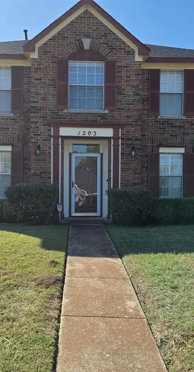 1203 White Drive, Cedar Hill TX 75104