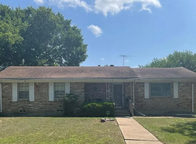 1838 Oak Hill Circle, Dallas TX 75217