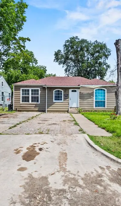 2006 Fort Worth Street, Grand Prairie TX 75050 - Photo 2