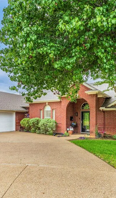 6703 Landover Hills Lane, Arlington TX 76017 - Photo 2