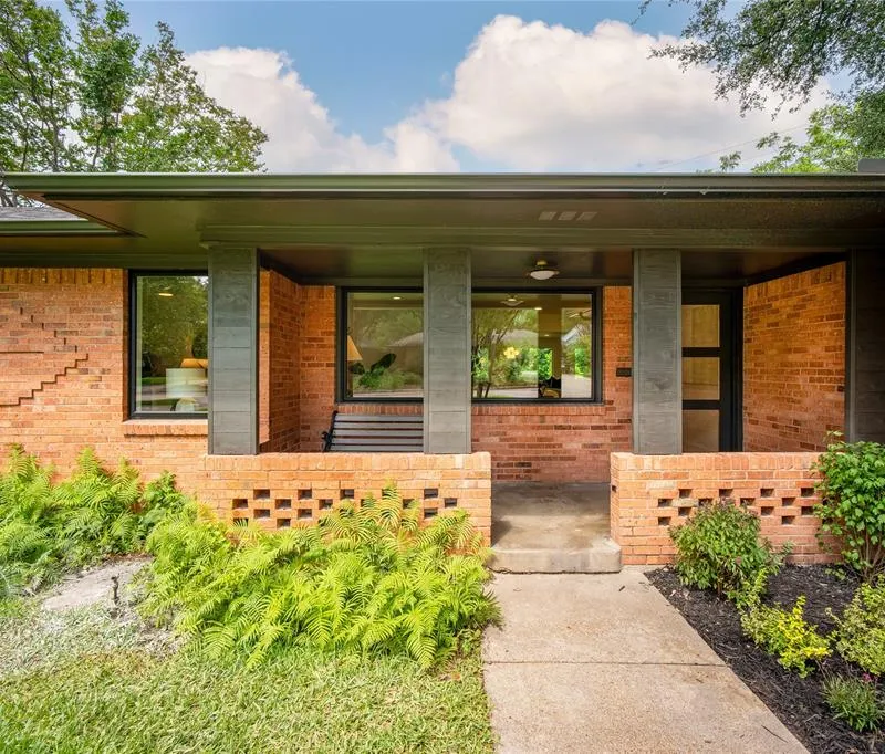 1618 Loree, Dallas TX 75228