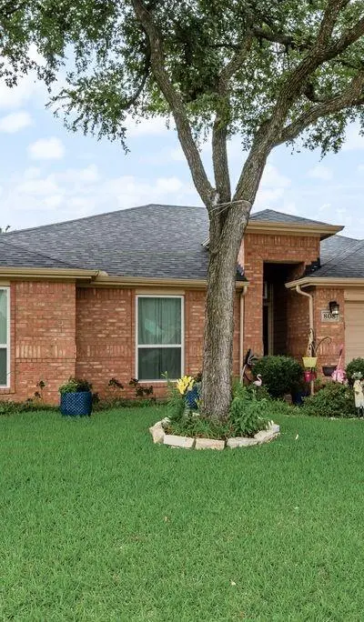 808 Chancellorsville Parkway, Grand Prairie TX 75052 - Photo 2