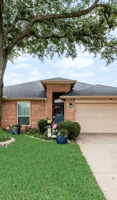808 Chancellorsville Parkway, Grand Prairie TX 75052 - Photo 3